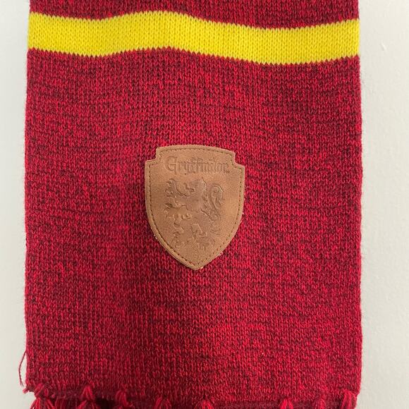 Harry Potter Gryffindor Fringe Scarf with Faux Vegan Leather Lion Emblem NWT - Picture 5 of 6